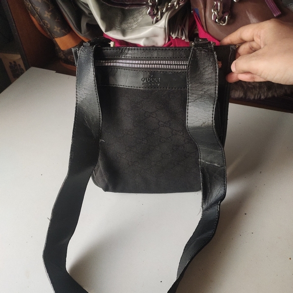 Gucci black gg canvas vintage messenger flat crossbody bag - Picture 3 of 9